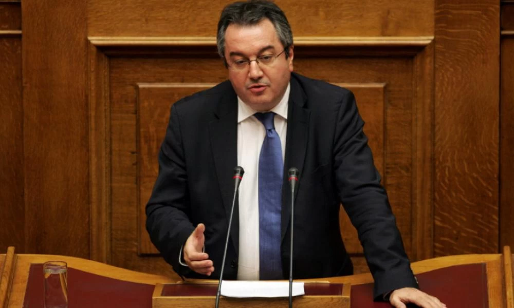 Μόσιαλος: "Πόσο μπορούμε να καθυστερήσουμε την μετάλλαξη Δέλτα"